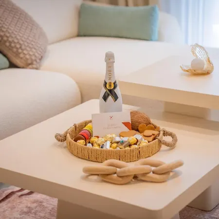 Luxury In The Center Of 100m To The Sea
