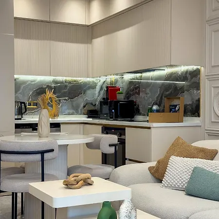 Qoople Legend C - In 100m To The Sea