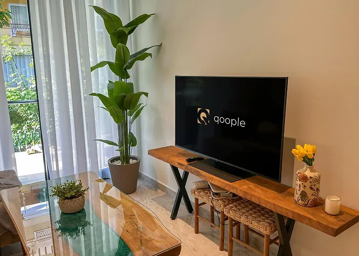 Qoople Legend C - In 100m To The Sea * 阿拉尼亚