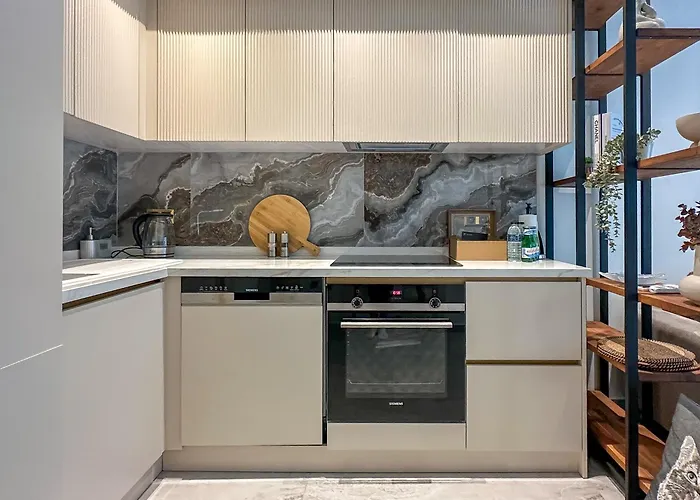 Qoople Legend C - In 100m To The Sea 阿拉尼亚